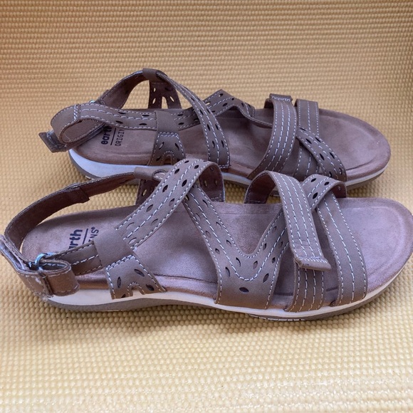 Earth Origins   Sandals 9.5 M  Strappy Comfort Faux Leather Color Tan - Picture 1 of 7
